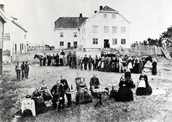 Fotograf Thorén besøker Rogneby en dag i 1869