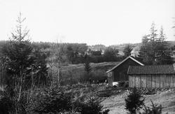 Landskap med bebyggelse - ukjent sted i Norge.
