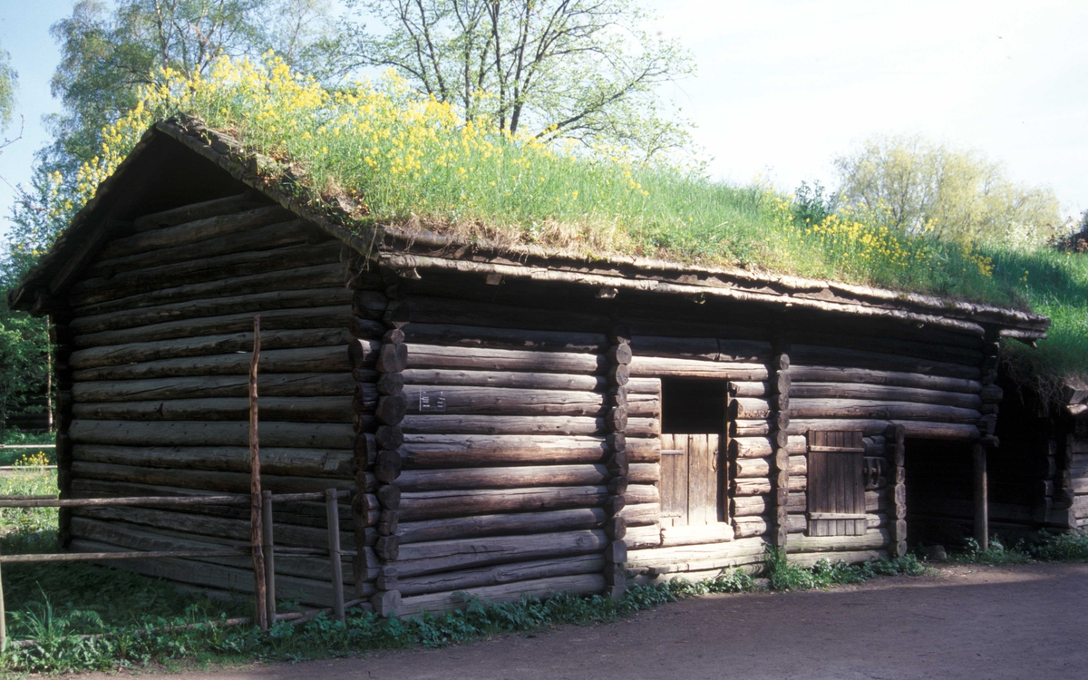 Fra Setesdalstunet på Norsk Folkemuseum. Løe fra Rysstad, Hylestad, Valle, ca 1800-1850.
Bygning nummer 7.