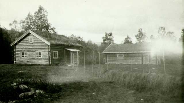 Buflo-stuen og Ljørdals-stuen, Trysil Bygdetun, Trysil, Hedmark. Fotografert 1935.