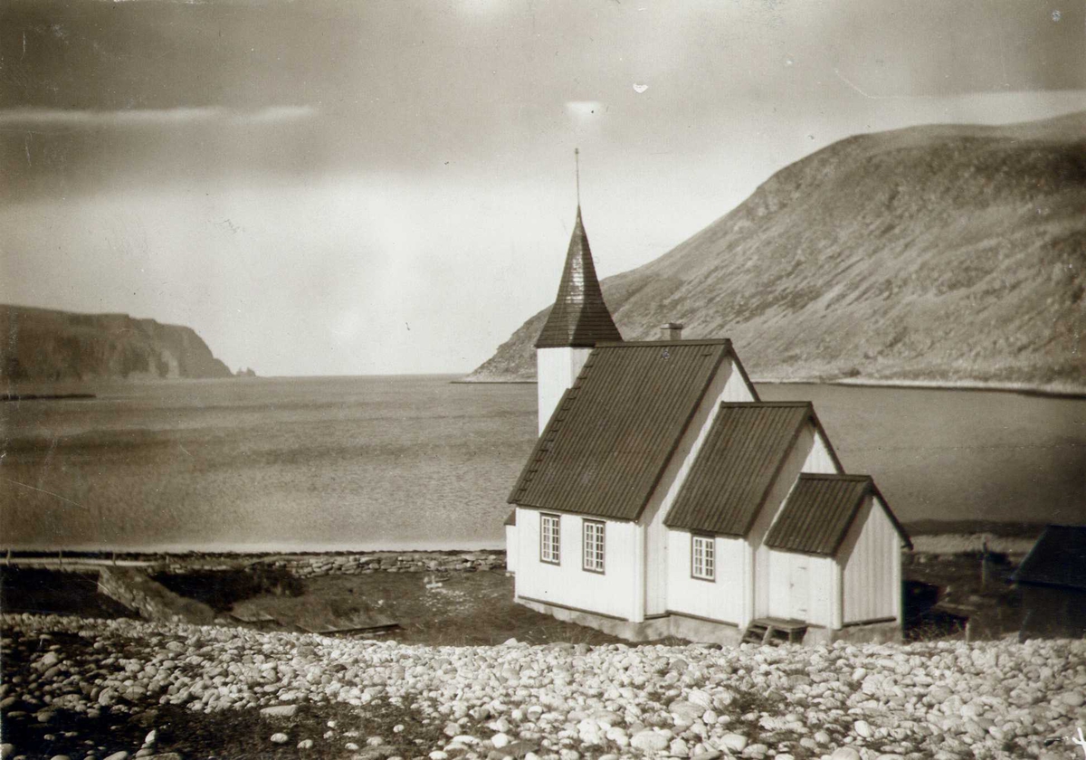 Kjøllefjord kirke, Lebesby, Finnmark. Fotografert 1905.