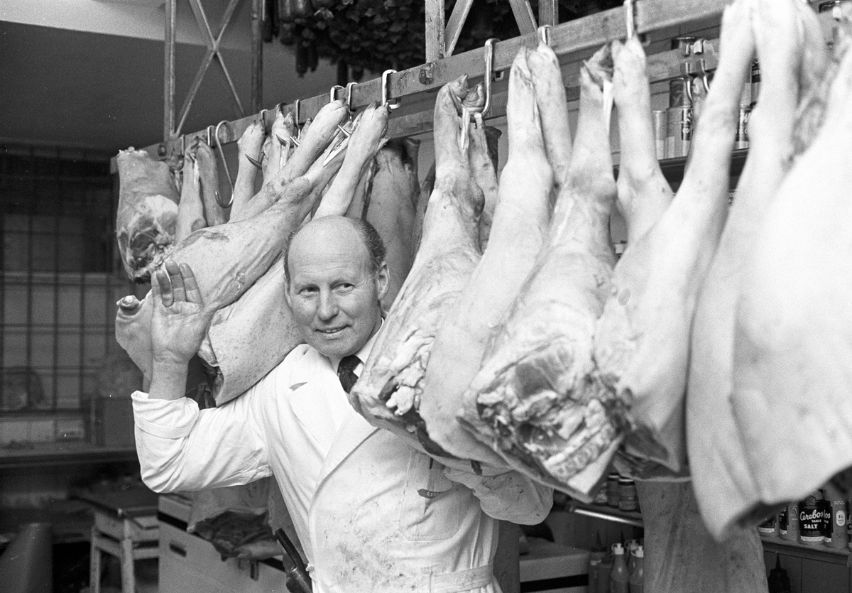 Serie bilder av G. A. Bjercke, kjøtthandler.