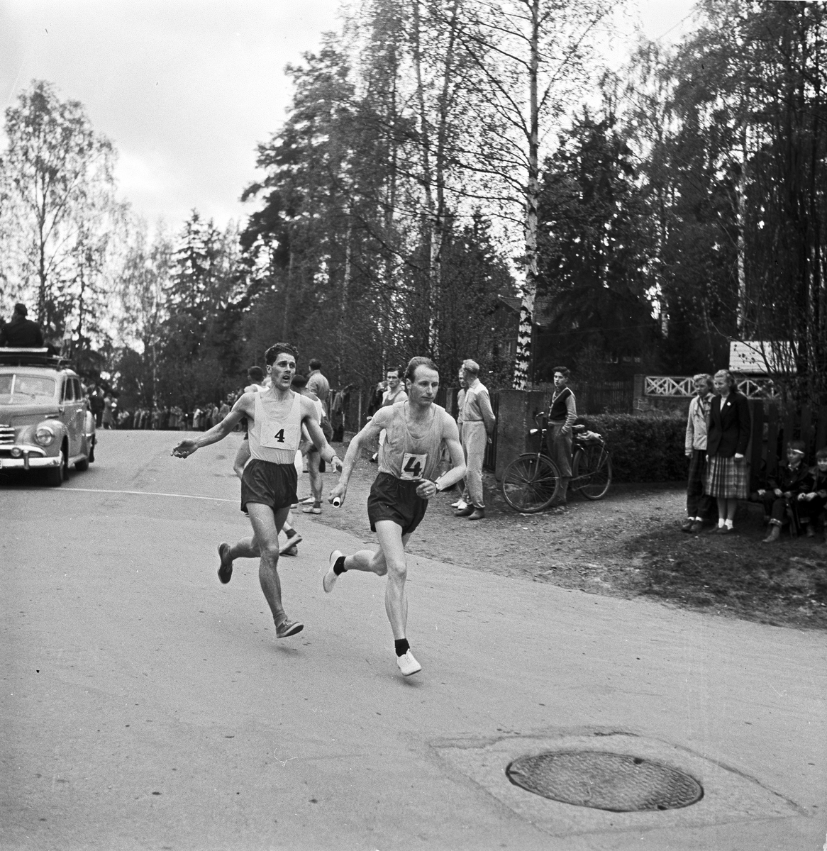 Serie. Fra Holmenkollstafetten 1954. Fotografert 1954.