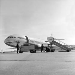 Serie. Folk går ombord på SAS sin nye Caravelle, på Gardermo