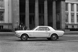 Serie. Presentasjon av Ford Mustang med interiør. Fotografer