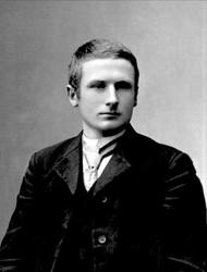 Portrett, ung mann i dress med slips. Otto Sinding.