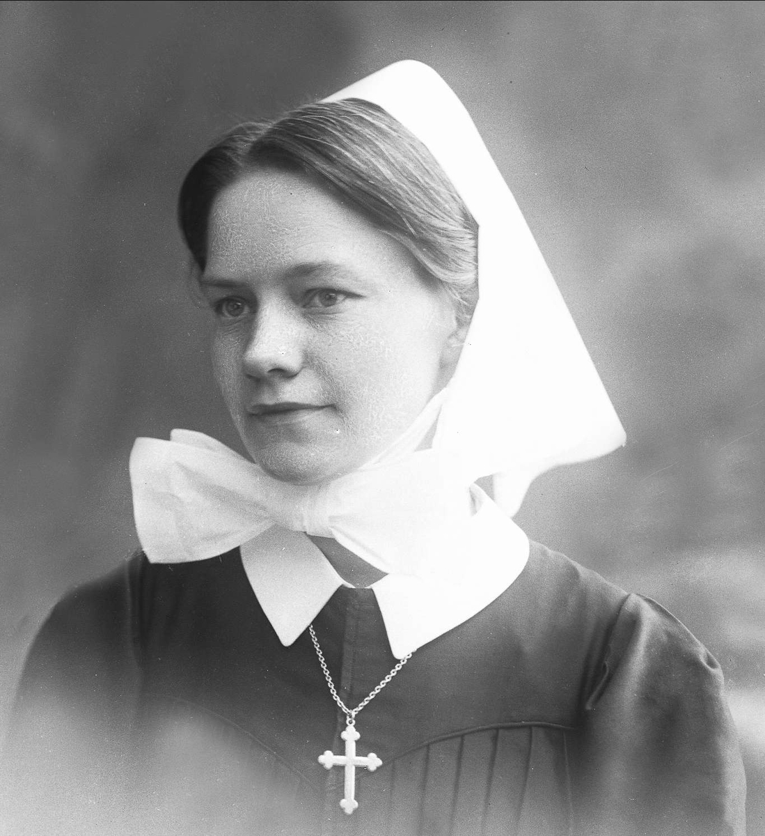 Portrett, sykepleier, søster Sigrid Bøhn.