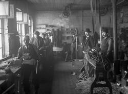 Fra verkstedet til C. E Sontum & Amerikanske artikler, autom