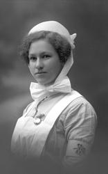 Portrett, sykepleier, søster Ethel Nielsen.