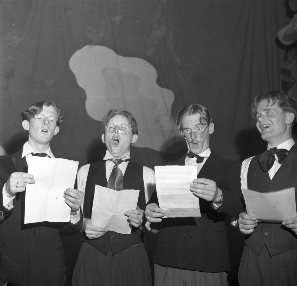 Fire menn synger. 10.052.1954. Bygdelag, Nordfjordlaget.