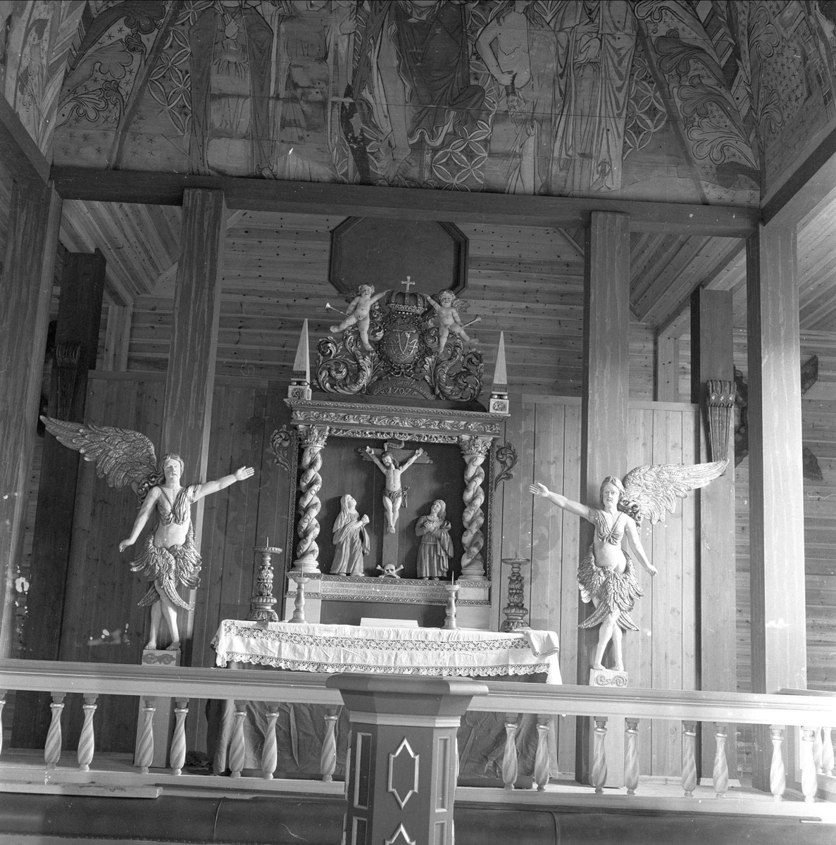 Ål kirke, Ål, 04.06.1959. Alter og altertavle.