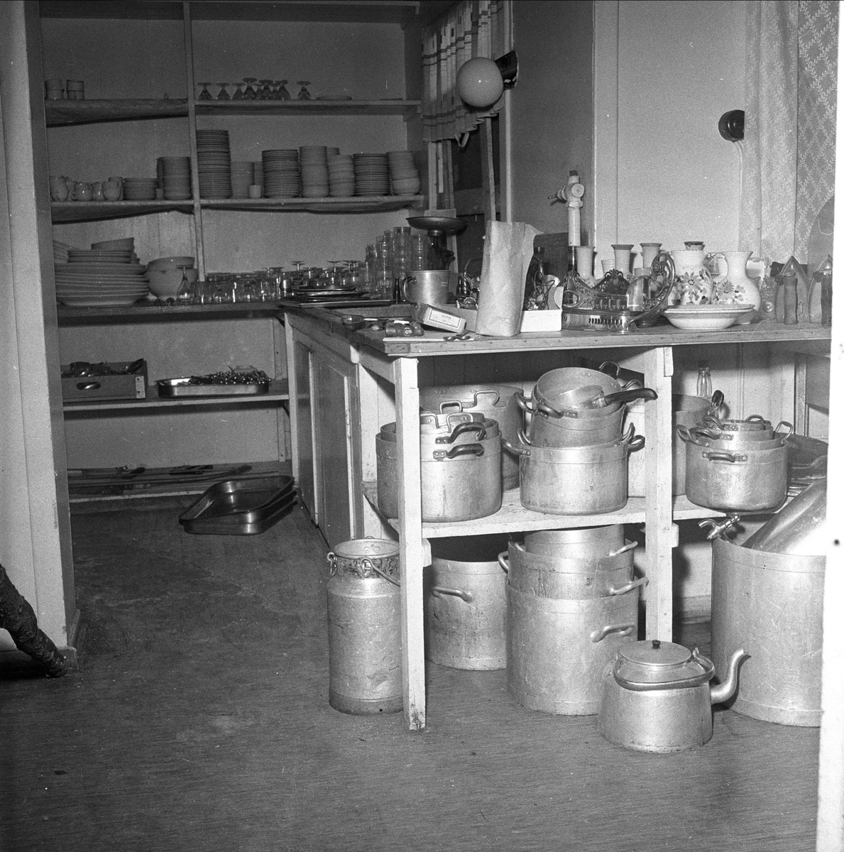 Breidablikk turisthotell, Sør-Aurdal, mai 1957. Kjøkkenutstyr.