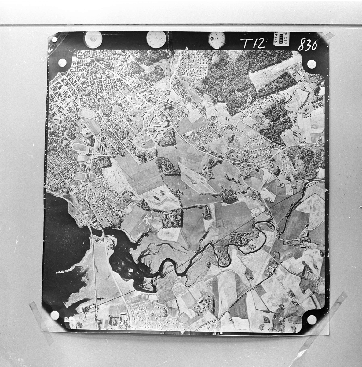 Div. glimt fra Hamar i forbindelse med NM på skøyter, 15.01.1963. Avfotografering av bykart.