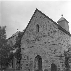 Gran, Oppland, 10.06.1956. Søsterkirkene på Granavollen.