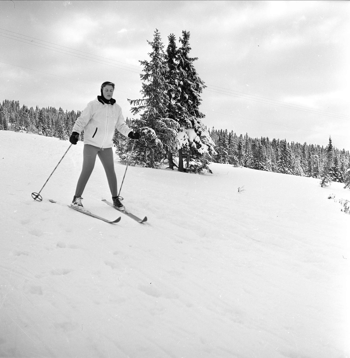 Lillehammer, Oppland, 27.01.1962. Reportasje fra Lande hotell. Skiløper.