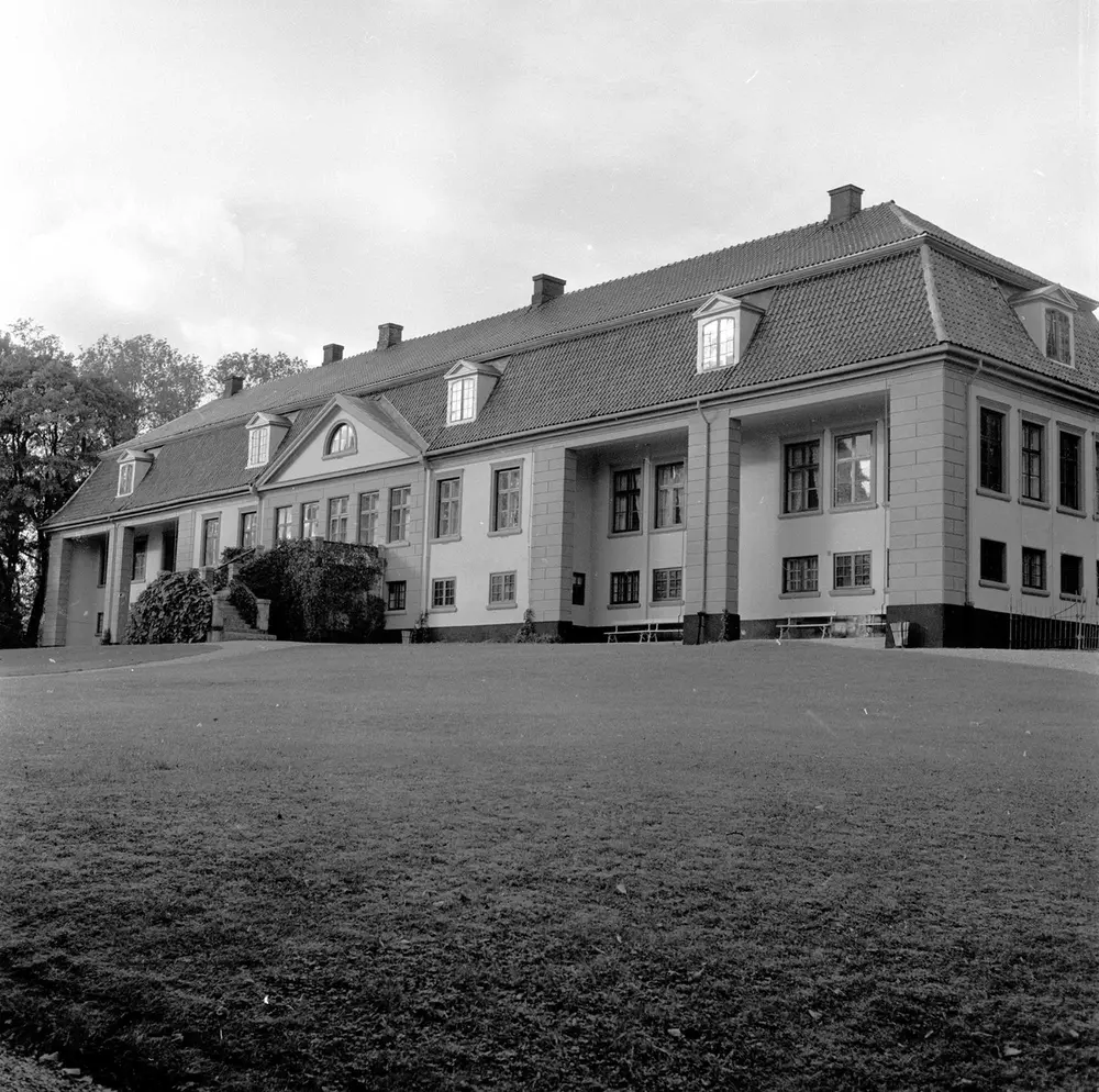 Bogstad gård, Oslo, våren 1957. Hovedbygningen.