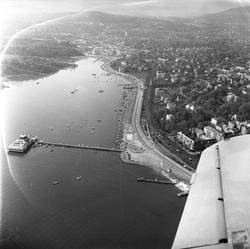 Oslo, 02.05.1959. Flyfoto fra innfartsveier og drabantbyer.