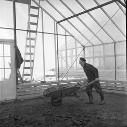 Ekeberg, Oslo, mars1959, landbruksutstilling, under monterin