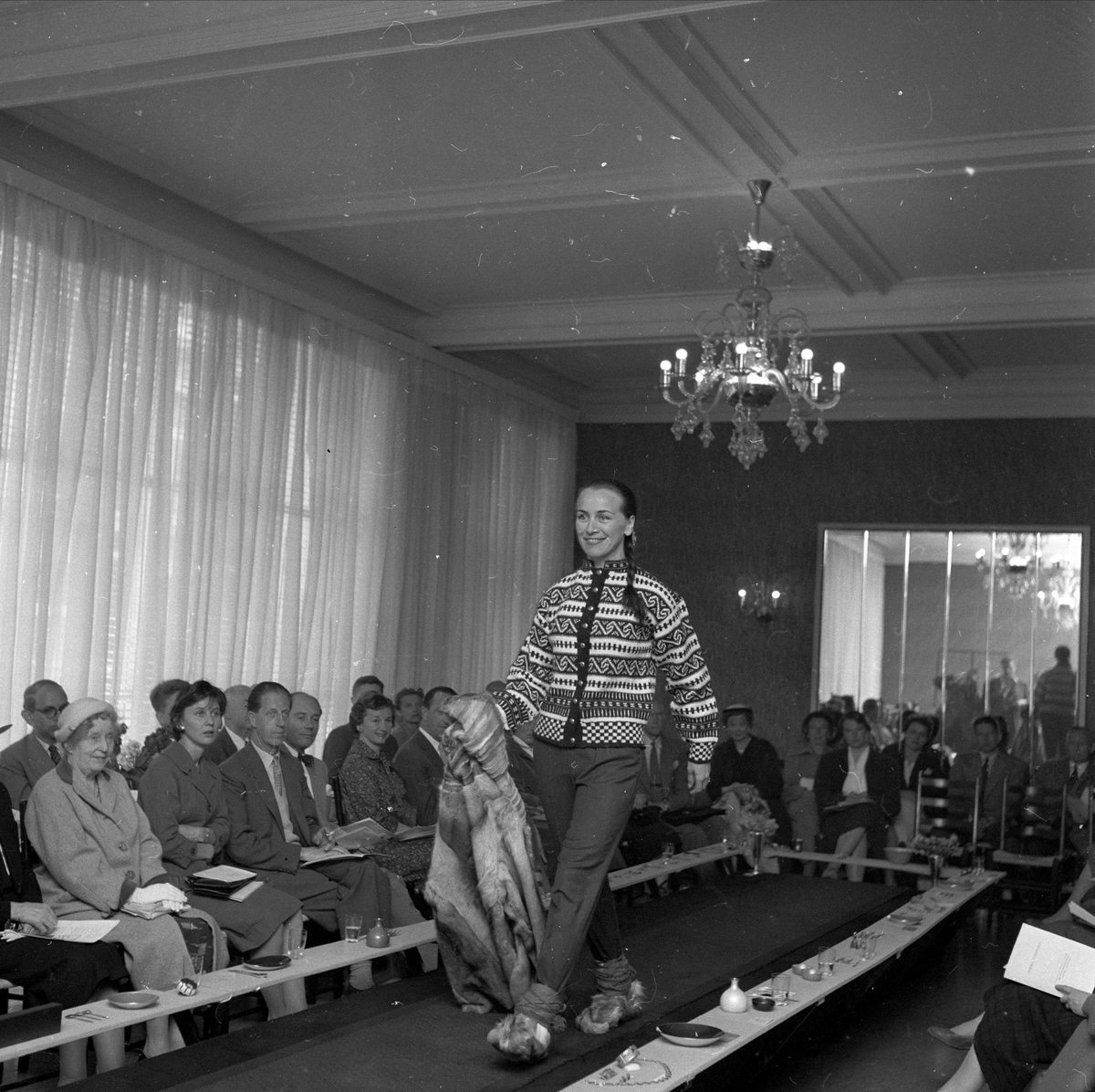 Oslo, 10.06.1958, moteoppvisning, mannekenger hos Pels Backer.