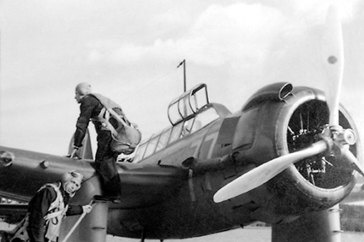 Grundläggande flygslagsutbildning, GFSU. Flygelever i förberedelse för flygtjänst med flygplan S 17 och S 12 på F 2 Roslagens flygflottilj, 1943.