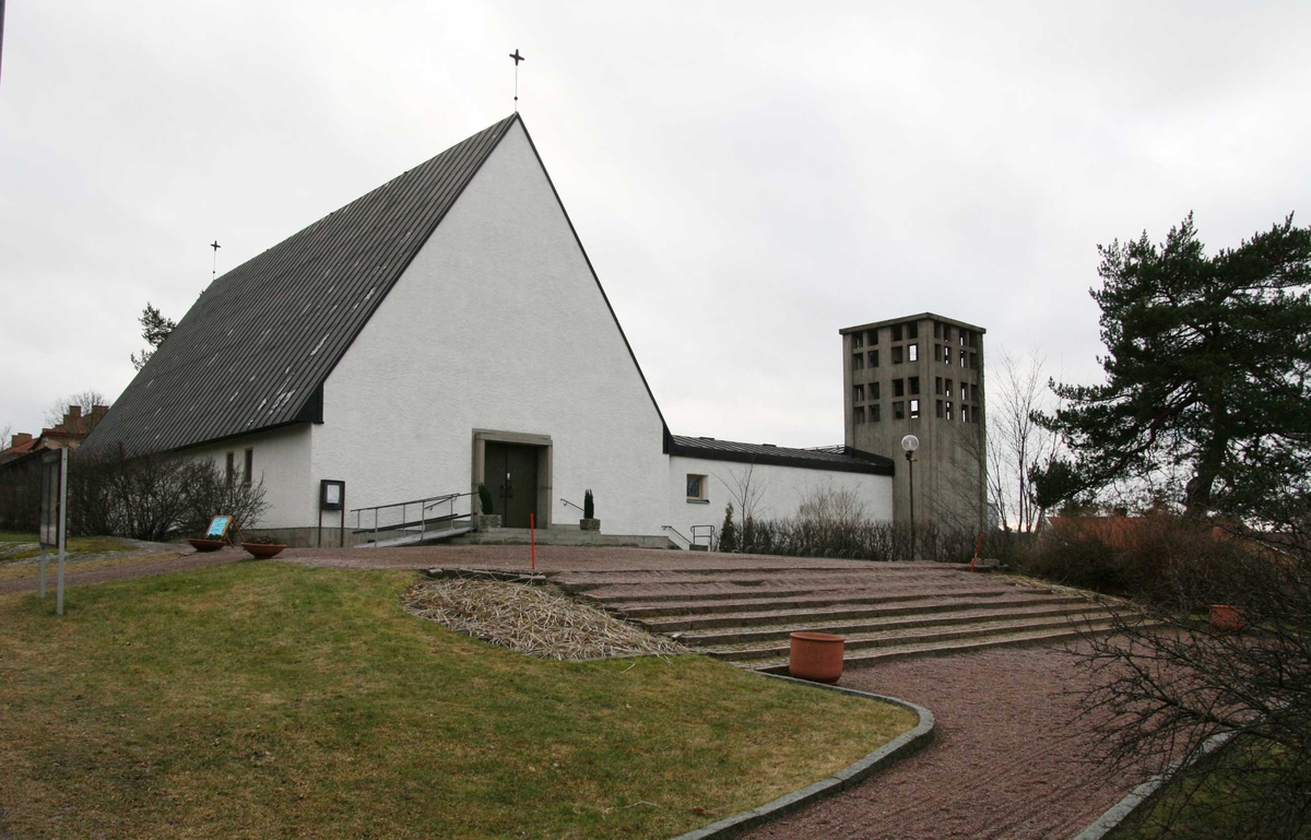Eriksbergskyrkan, vy från Norbyvägen, Uppsala 2008