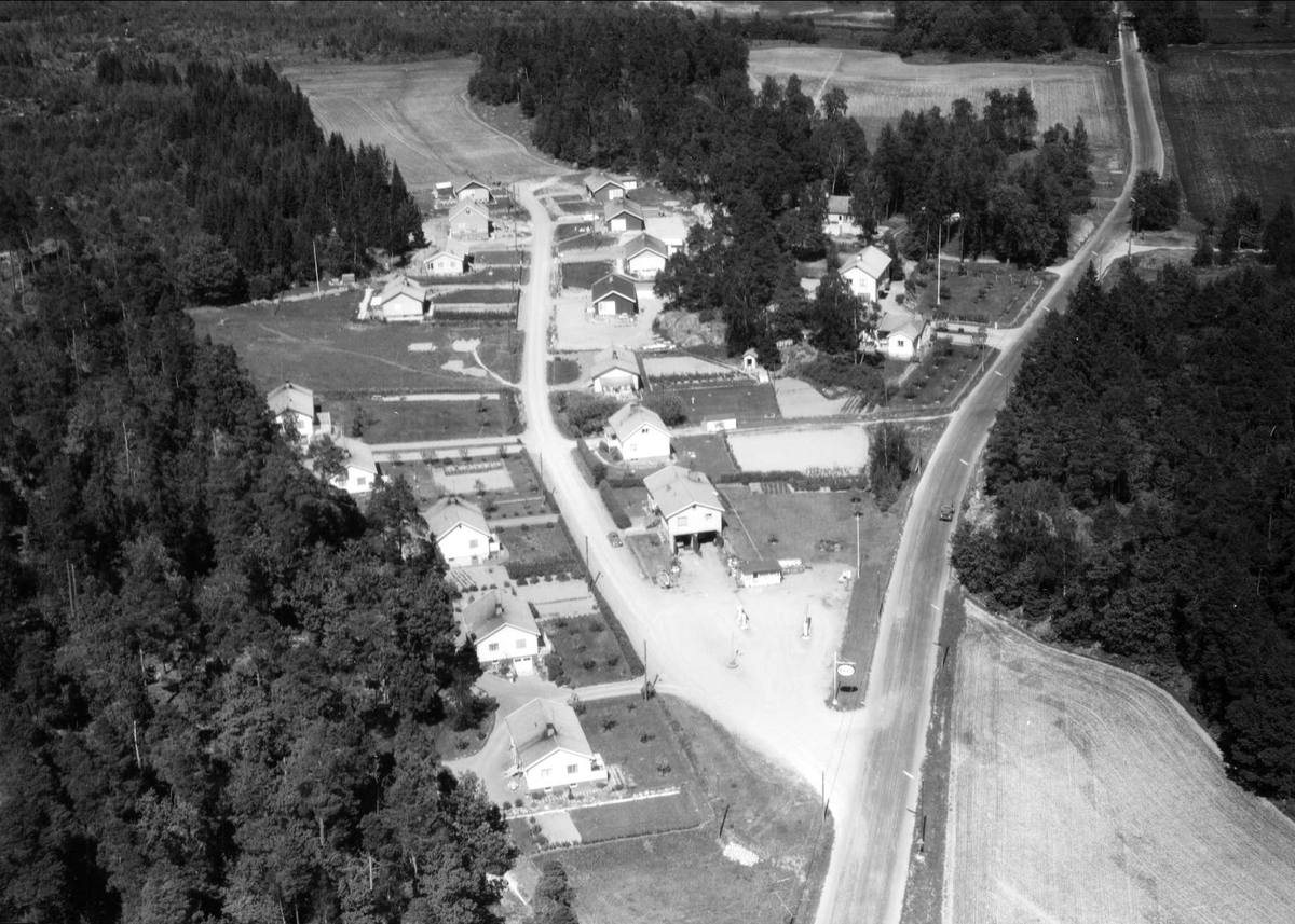 Flygfoto över Lärkstaden, Länna, Almunge socken, Uppland 1966