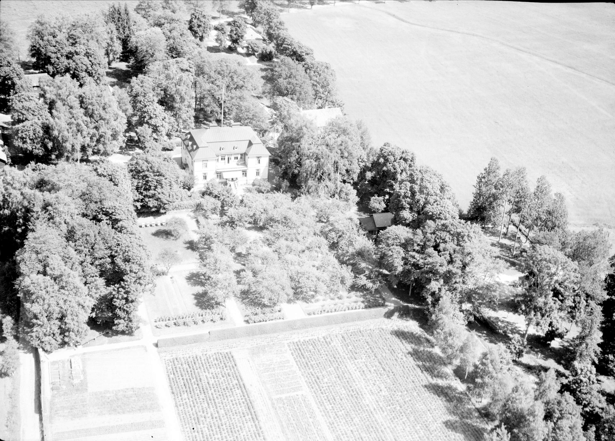 Flygfoto över Älby gård, Älby, Rasbo socken, Uppland 1947