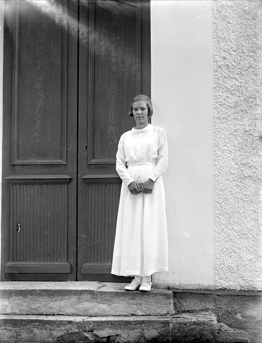 Konfirmand vid Västra Husby kyrka, Östergötland 1934
