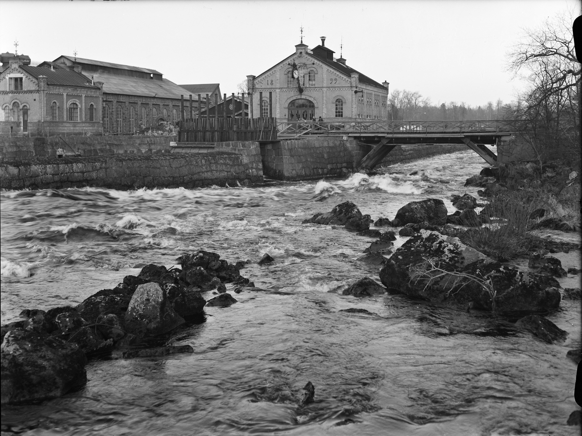 Storbron med kraftstation och dammbyggnad vid Storforsen, Söderfors bruk, Uppland 1948