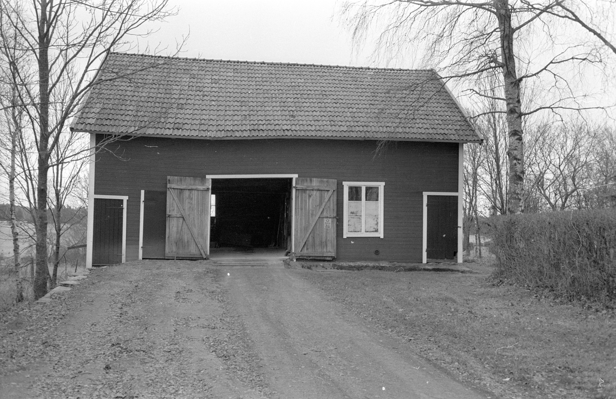 Garage och lider, Säby gård, Säby 7:1, Säby, Danmarks socken, Uppland 1978