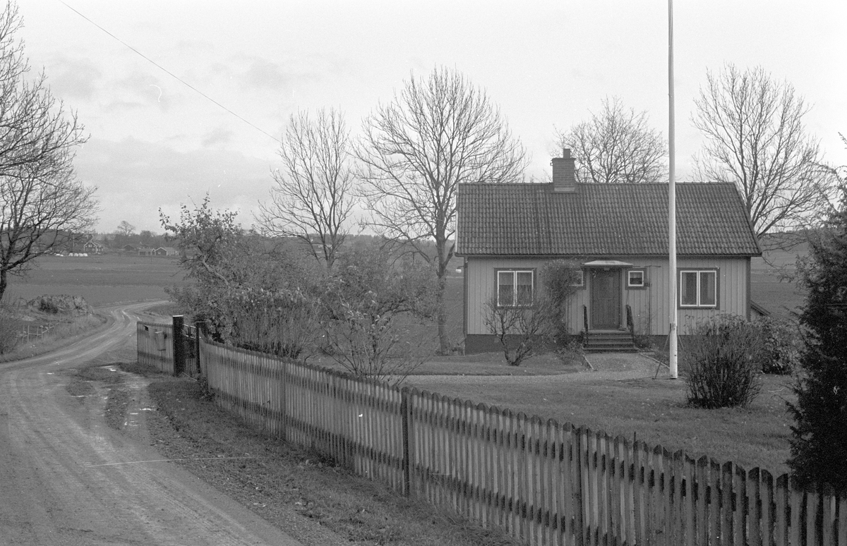 Bostadshus (och uthus), Hacksta 1:2, Dalby socken, Uppland 1984