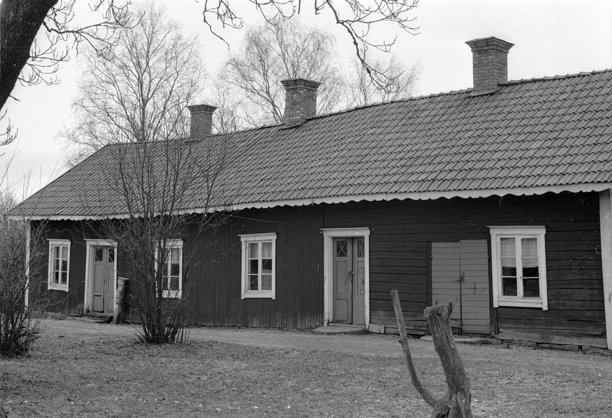 Undantagsstuga och brygghus, Focksta gård, Focksta, Hagby socken, Uppland 1986