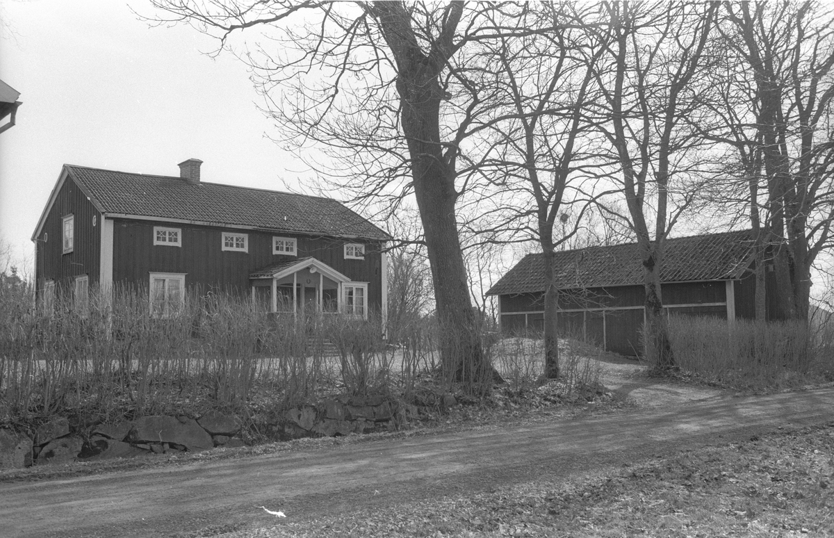 Bostadshus, brygghus och magasin, Solvalla 4:5, Solvalla, Faringe socken, Uppland 1988. 