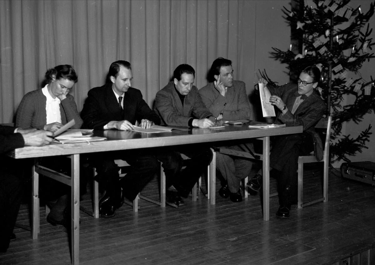 Folkbildningsförbundet genomför gallupundersökning i Närtuna, Skepptuna socken, Uppland 1953