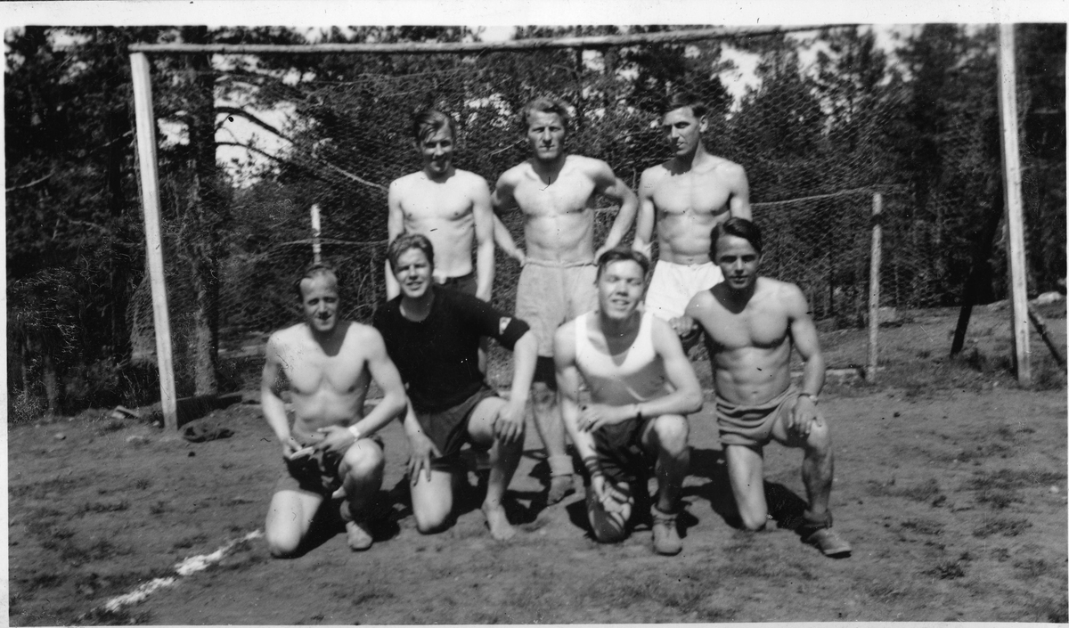 Football team at the Ruudhytta cabin.