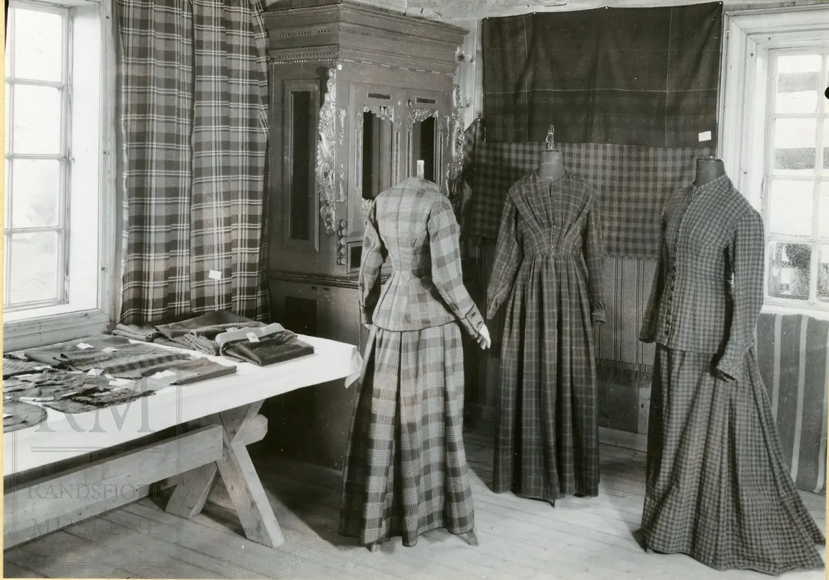 Tekstilutstilling på Hadeland Folkemuseum 1946