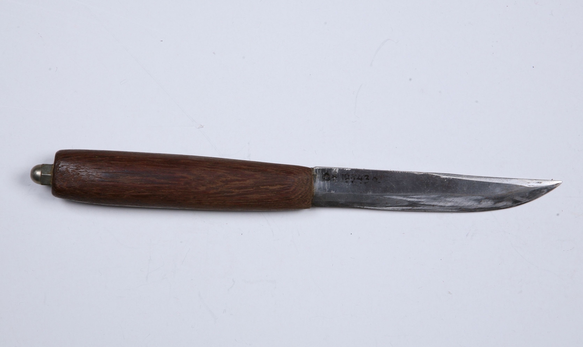 Form: tollekniv-blad på bordkniv-skaft, tangen er forseglet med knopp og mutter
