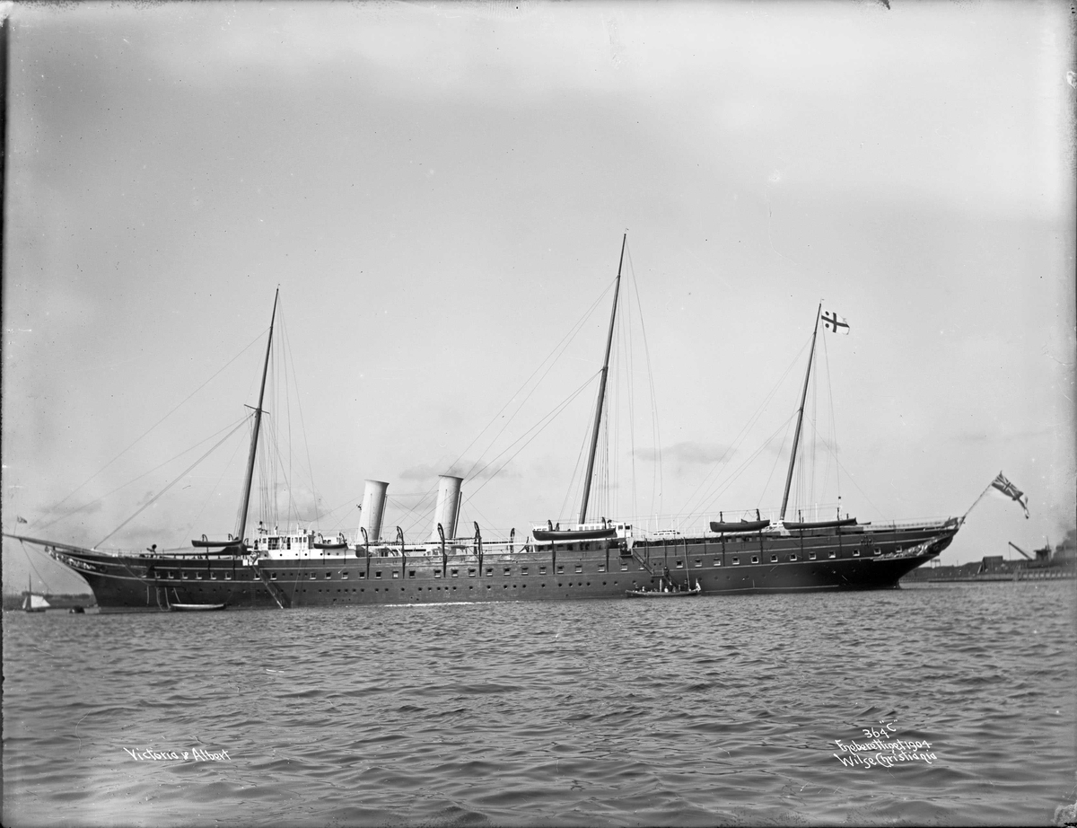 Victoria and Albert III  (b. 1899, Pembroke Dock, Wales), bredside