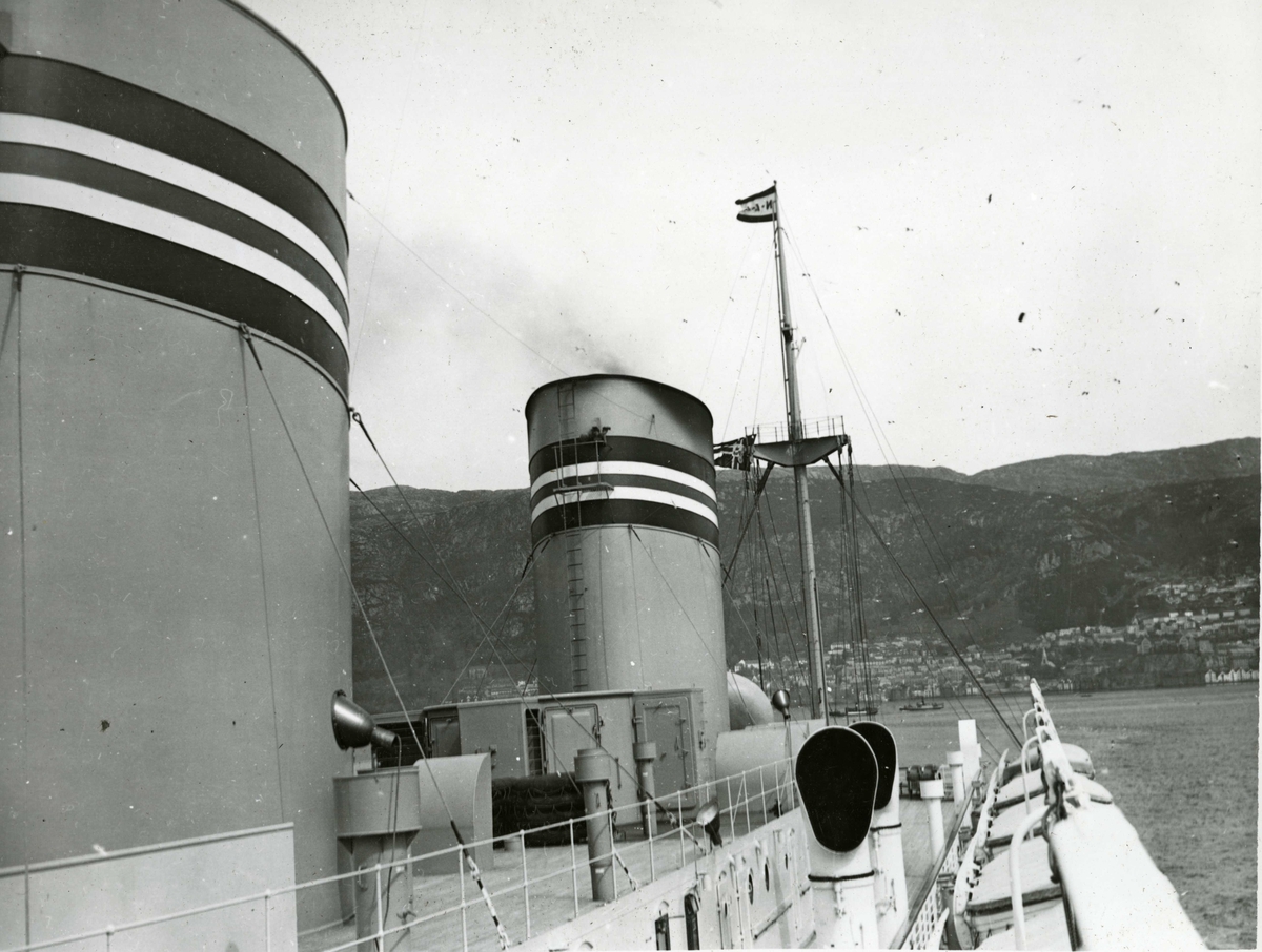 M/S Oslofjord (b.1938) forlater Bergen