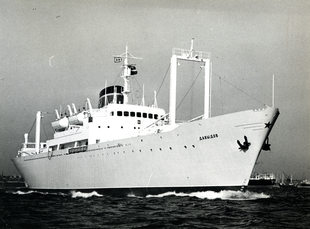M/S Davydov (b.1963, A/S Burmeister & Wains Maskin- og Skibsbyggeri, København)
