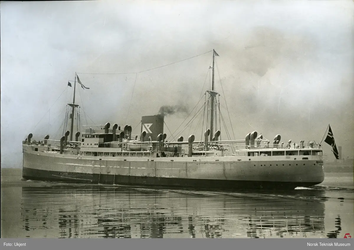 Eksteriør, fruktbåten M/S Bajamar, B/N 449. Levert av Akers mek. Verksted i 1930 til Fred. Olsen & Co, Oslo.