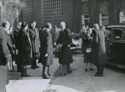 Kongefamilien kommer til verkstedet