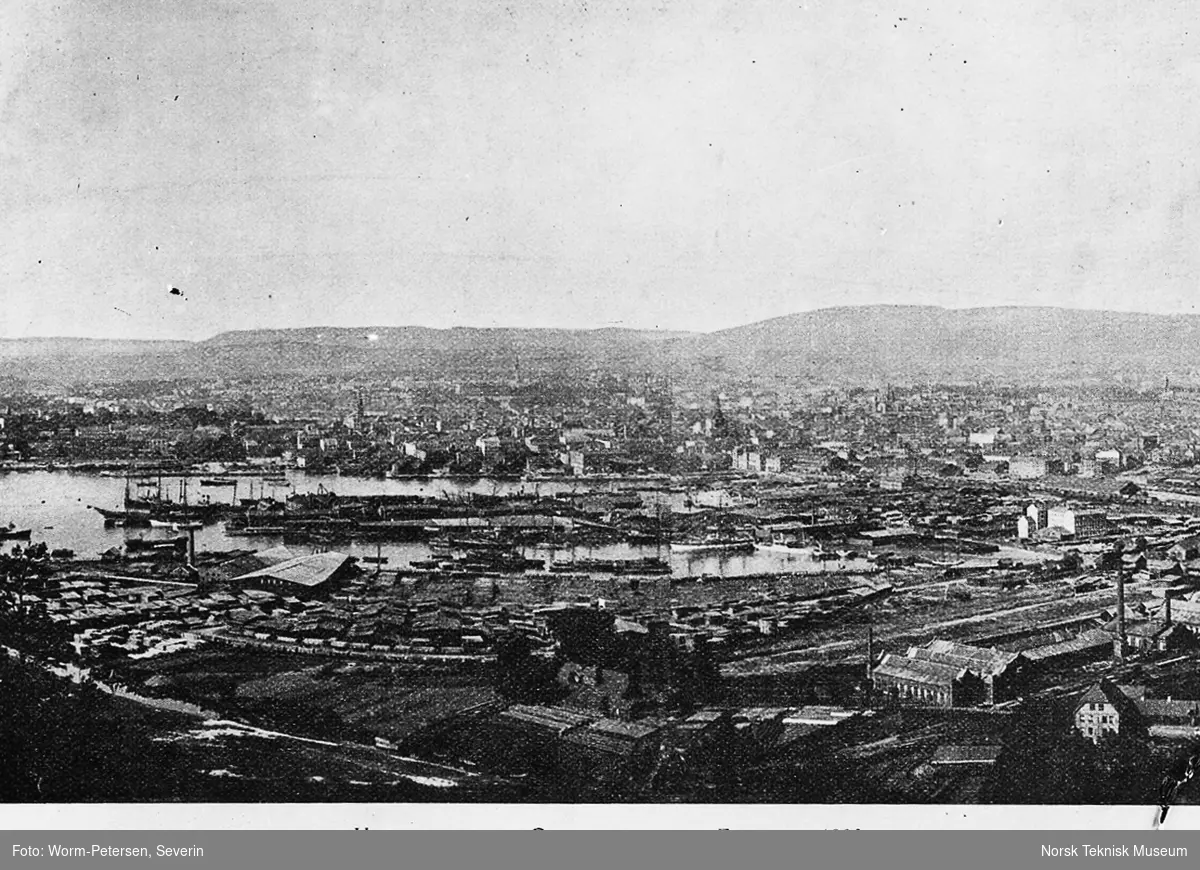 Utsikt over Oslo fra Ekeberg med planketomtene i forgrunnen