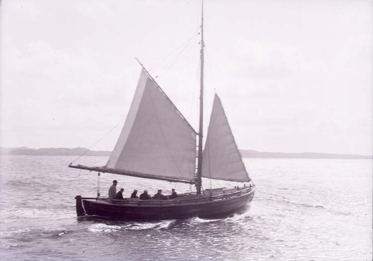 Däcksbåt med revade segel 1901.