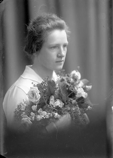 Enligt fotografens journal nr 2 1909-1915: "Karlsson, Gerda, adr. Lauritzen Gbg".