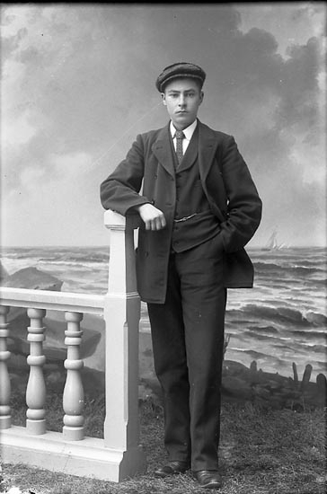 Enligt fotografens journal nr 1 1904-1908: "Magnusson Robert Nösnäs St-sund".
