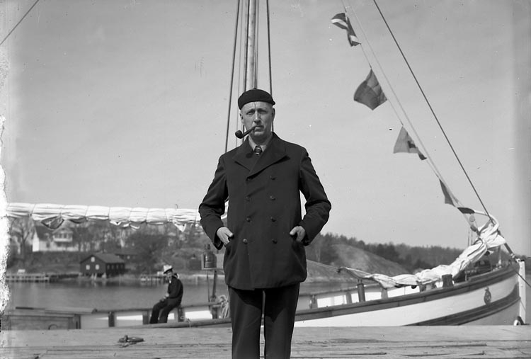 Enligt fotografens journal nr 6 1930-1943: "Johansson, Einar Kompass Djupvik".