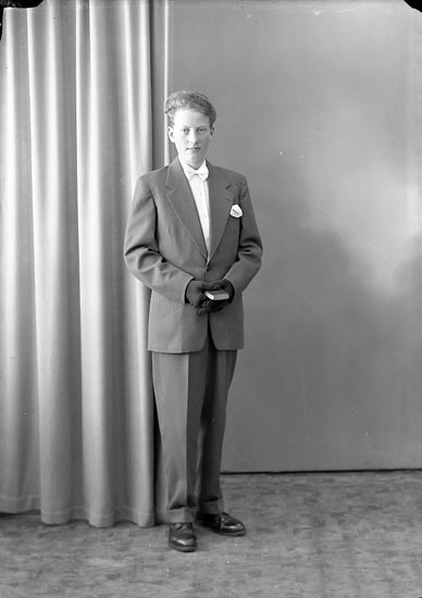 Enligt fotografens journal nr 8 1951-1957: "Johansson, Valdemar Bua, Svenshögen".