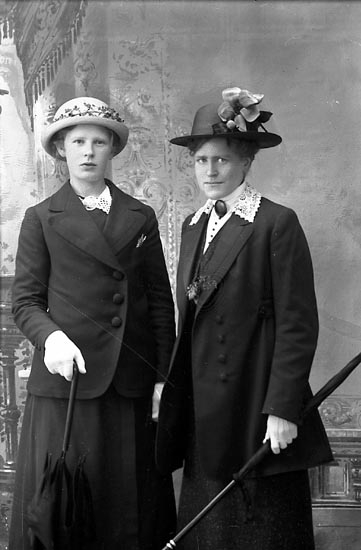Enligt fotografens journal Lyckorna 1909-1918: "Kleen, Fr. Hedda Ljungskile".