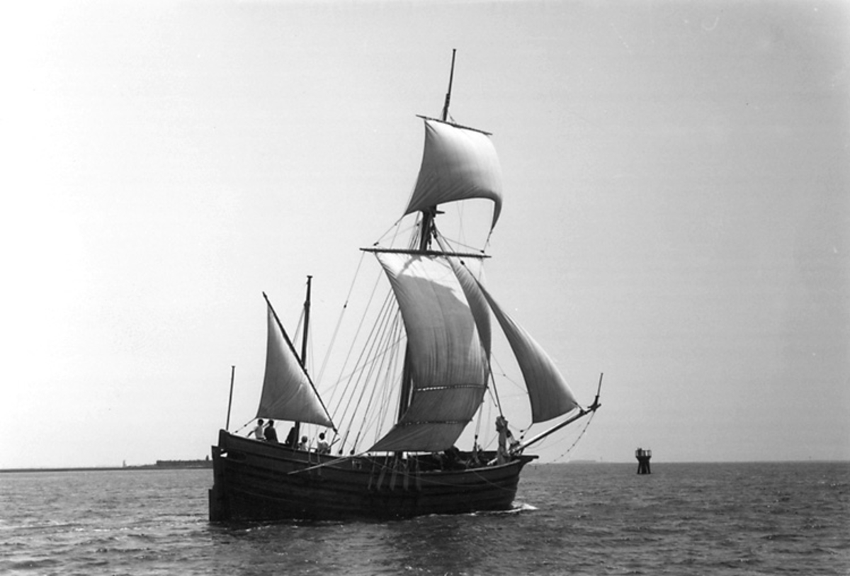 Skrivet på baksidan: Ketch Adventure circa 1670. Under sail 30 April 1970 at Charleston, South Carolina. 
W.A. Baber, Hingham, Mass.